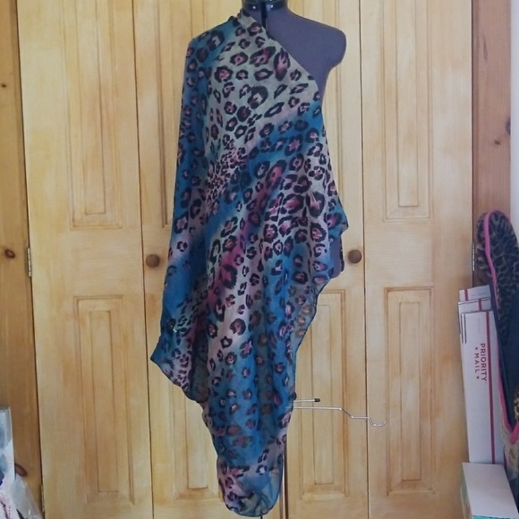 NWOT Lightweight Infinity Scarf - Picture 4 of 4